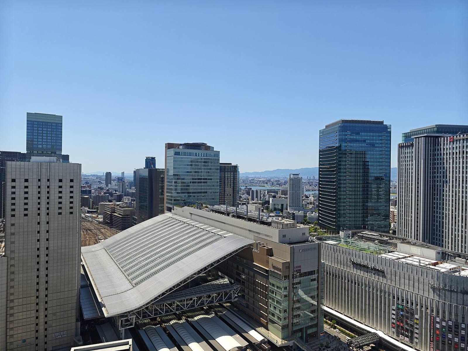 大阪・梅田のビル群(仮の写真)